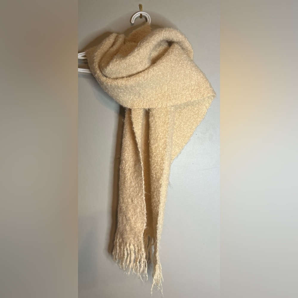✌️4/$20✌️ Woven wool scarf